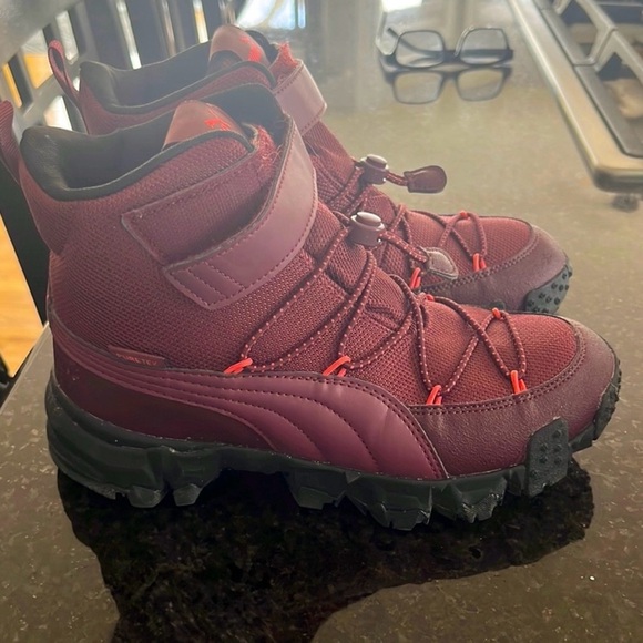 Puma insulated warm boots with great traction for hiking. - Picture 1 of 6